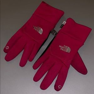 North Face Woman’s Pink Gloves